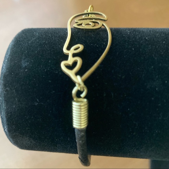 Abstract Face Pendant Bracelet with Leather Strap - Picture 5 of 12